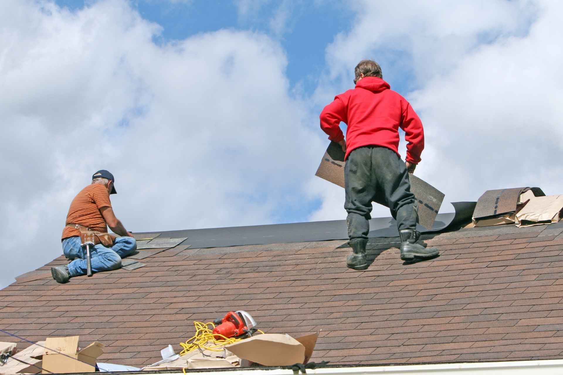 Replacing a Roof in Late Summer vs. Fall: What Canadian Homeowners Need to Know - Home Exterior Pros